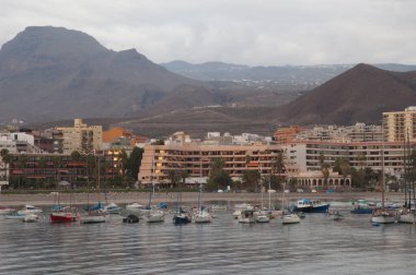 Los Cristianos sahili ve şehri. Arona. Tenerife. Kanarya Adaları. İspanya.