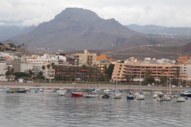 Los Cristianos sahili ve şehri. Arona. Tenerife. Kanarya Adaları. İspanya.