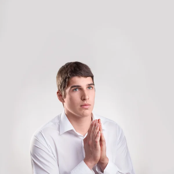 Retrato joven rezando — Foto de Stock