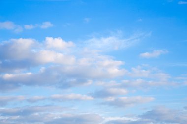 mavi gökyüzü beyaz bulutlar bulanıklık