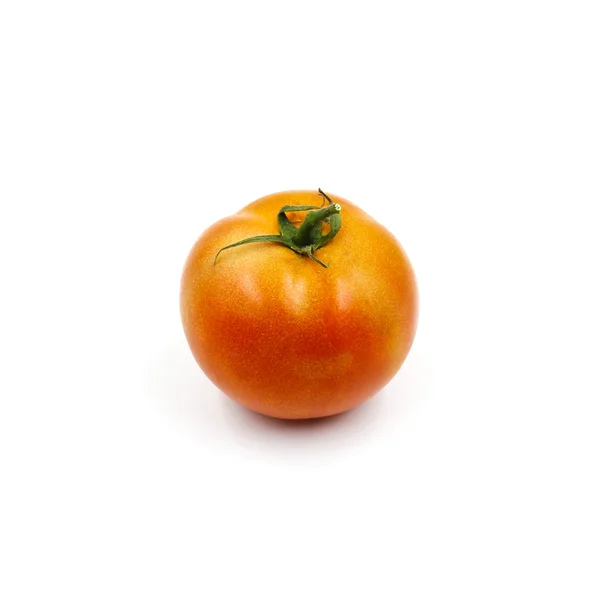 Tomate vermelho fresco isolado sobre fundo branco — Fotografia de Stock