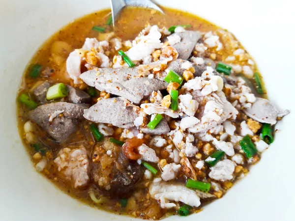Stuzzichino Tom yum con carne di maiale / tagliatella thai piccante — Foto Stock