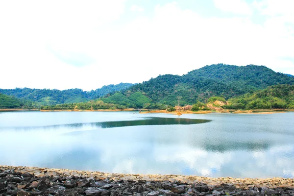 Klonghadsompan Reservoir a Ranong, Thailandia . — Foto Stock