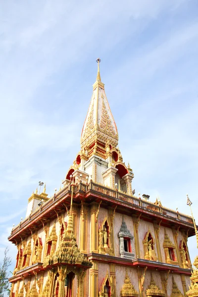 Pagode em Wat Chalong ou Chaitharam Temple, Phuket, Tailândia . — Fotografia de Stock