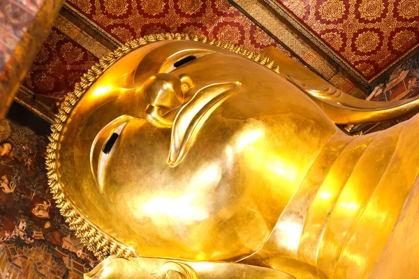 Statua reclinabile in oro Buddha, Wat Pho, Bangkok, Thailandia . — Foto Stock