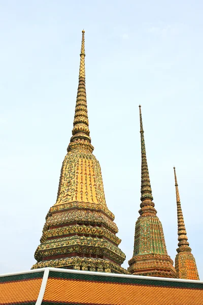 Arquitetura tailandesa autêntica em Wat Pho em Bangkok da Tailândia . — Fotografia de Stock