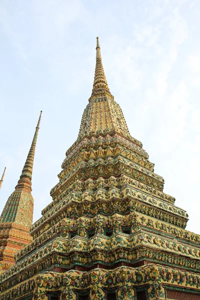 Arquitetura tailandesa autêntica em Wat Pho em Bangkok da Tailândia . — Fotografia de Stock