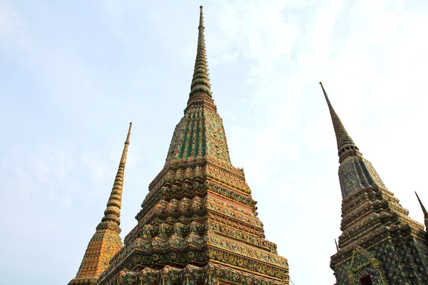 Authentique architecture thaïlandaise à Wat Pho à Bangkok en Thaïlande . — Photo