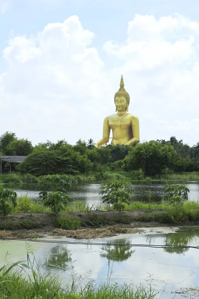 Grande oro e arte del buddha a Wat muang — Foto Stock