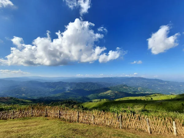 Montagnes Vertes Beaux Nuages Ciel Dans Région Chiang Thaïlande — Photo