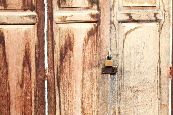 Lock on old wooden door. — Stock Photo, Image