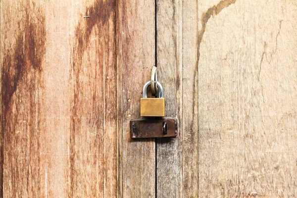 Zamknout staré dřevěné dveře. — Stock fotografie