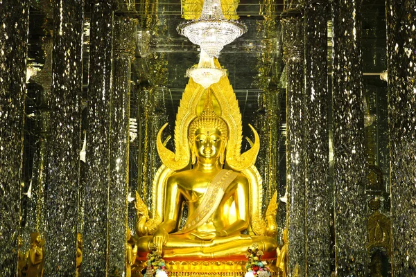 Golden Buddha statue at Cathedral glass, Temple in Uthai Thani , — Stock Photo, Image