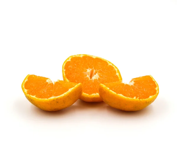 Fruto naranja aislado sobre fondo blanco. — Foto de Stock