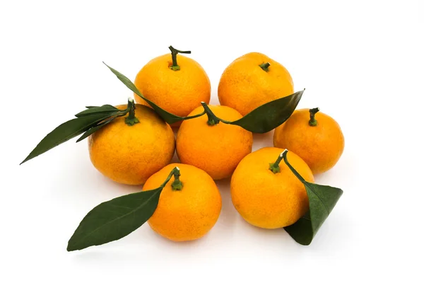Beyaz arkaplanda portakal meyvesi izole. — Stok fotoğraf
