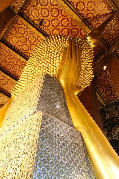 Ležící buddha Zlatá socha, wat pho, bangkok, Thajsko. — Stock fotografie