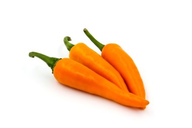 Kırmızı biber beyaz arkaplanda izole edilmiş.
