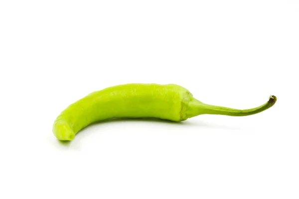 Zelená chilli paprika izolované na bílém pozadí — Stock fotografie