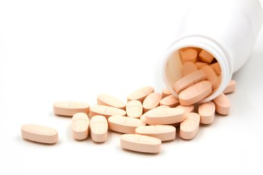 pembe beyaz zemin üzerinde bir hap şişe hap