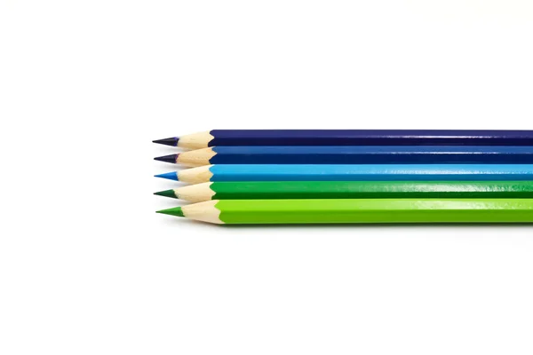 Crayons de couleur isolés sur fond blanc. — Photo