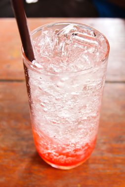 Çilekli soda içecek