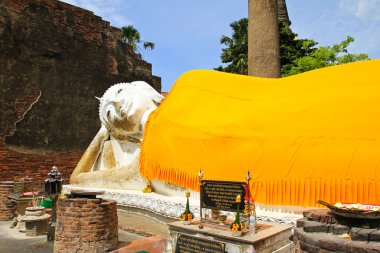 Wat Yai Chai Mongkol Ayutthaya, Tayland Buda uzanmış.
