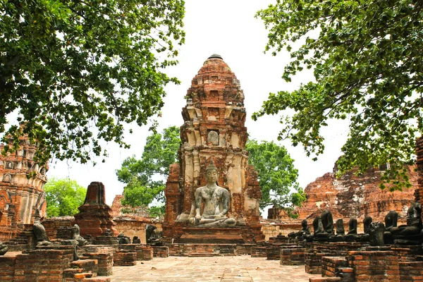 Estátua de Buda Velho e Arquitetura do Templo Velho em Wat Mahathat, A — Fotografia de Stock