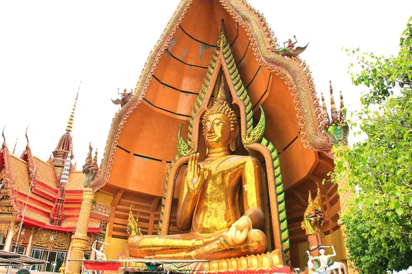 Grote Boeddha standbeeld bij Wat Tham Sua tempel, Kanchanaburi provincie, — Stockfoto