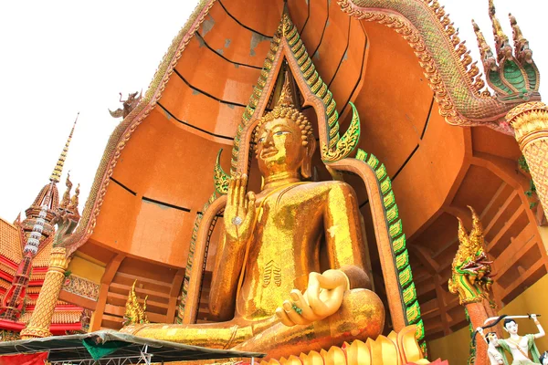 Große Buddha-Statue im wat tham sua Tempel, Provinz Kanchanaburi, — Stockfoto