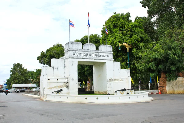 O portão da frente da cidade de Kanchanaburi, Tailândia . — Fotografia de Stock