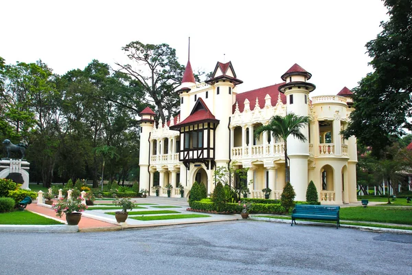 Chali Mongkol Asana en Sanam Chandra Palace —  Fotos de Stock