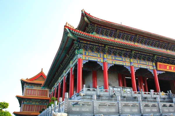 Templo de estilo chinês tradicional em Wat Leng-Noei-Yi em Nonthabu — Fotografia de Stock