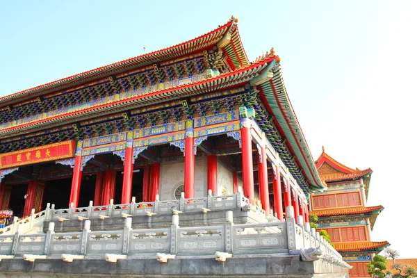 Traditioneller Tempel im chinesischen Stil am wat leng-noei-yi in nonthabu — Stockfoto