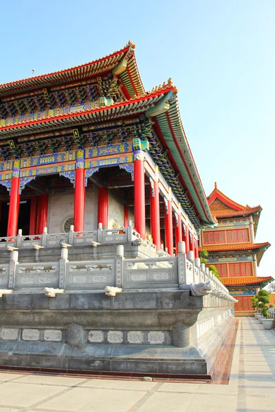 Templo de estilo chinês tradicional em Wat Leng-Noei-Yi em Nonthabu — Fotografia de Stock