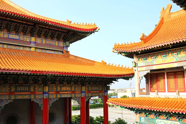 Templo de estilo chinês tradicional em Wat Leng-Noei-Yi em Nonthabu — Fotografia de Stock