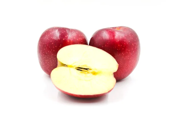 Pomme rouge isolée sur fond blanc. — Photo