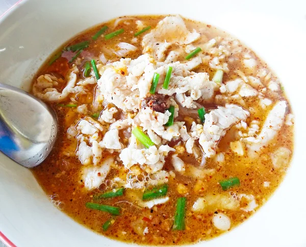 Tagliatelle speziate tailandesi, zuppa Tom yum — Foto Stock