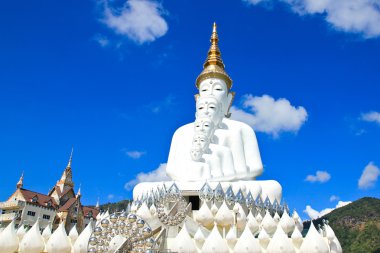 Phasornkaew Tapınağı, Khao Kho Phetchabun beyaz Buda heykeli, 