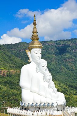 Phasornkaew Tapınağı, Khao Kho Phetchabun beyaz Buda heykeli
