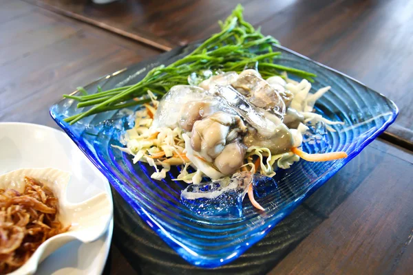 Thai hagyományos étel friss hűvös osztriga ló tamarind levél — Stock Fotó