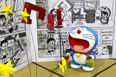 Bangkok - 03 Aralık 2015: Doraemon fotoğraf ve arkadaşlar maskot yineleme