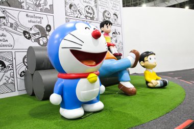 Bangkok - 03 Aralık 2015: Doraemon fotoğraf ve arkadaşlar maskot yineleme