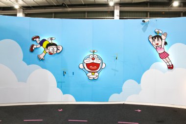 Bangkok - 03 Aralık 2015: Doraemon fotoğraf ve arkadaşlar maskot yineleme