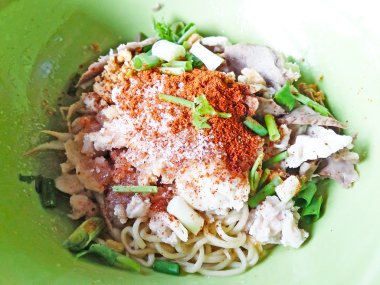 Tay baharatlı noodle