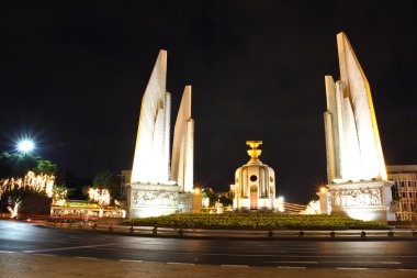 Gece demokrasi abidesi, Bangkok, Tayland.
