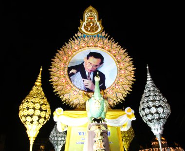 Bangkok - 7 Aralık: Dekorasyon Rachadamnoen yolda