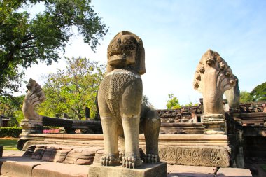 Tarihi Prasat Hin Phimai kale görünümü