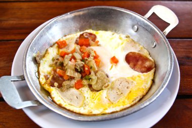 Indochina yumurta benim ev yapımı Tay tarzında Topingler ile tavada