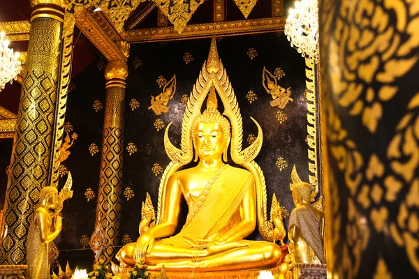 Phra Buddha Chinnarat en el templo Phra Si Rattana Mahathat — Foto de Stock