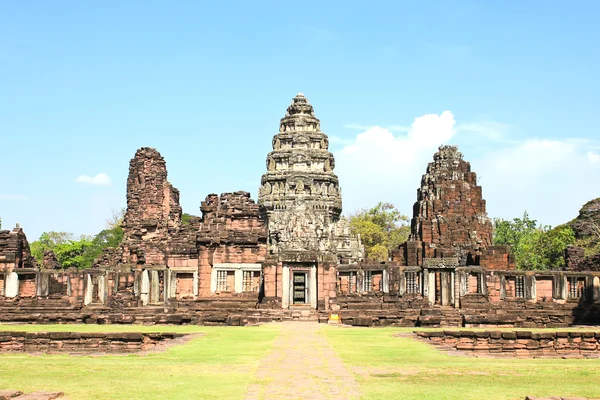 Uitzicht op het historische Prasat Hin Phimai kasteel — Stockfoto